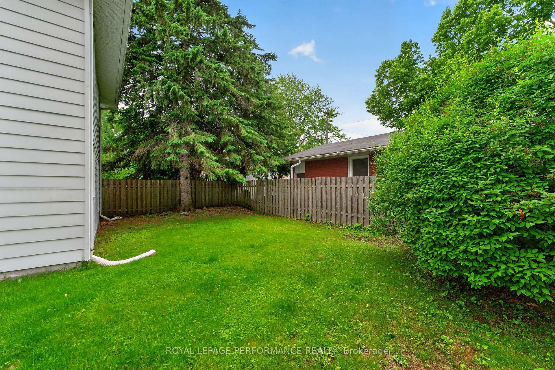 Photo 37 of 270 Compton Avenue, Ottawa, Woodroffe — HOMEH