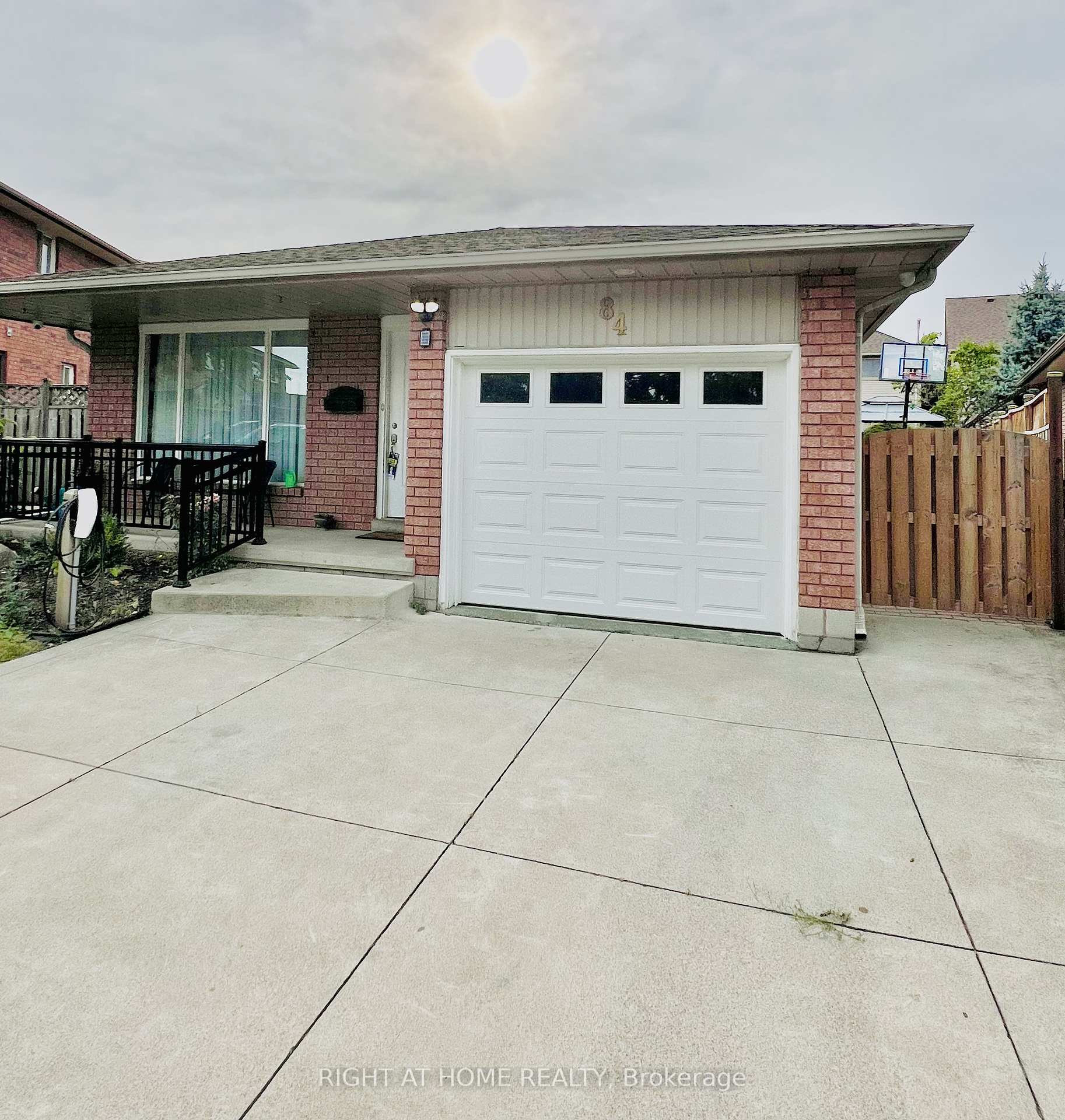 Photo 1 of 84 Juniper Drive, Hamilton, Stoney Creek — HOMEH