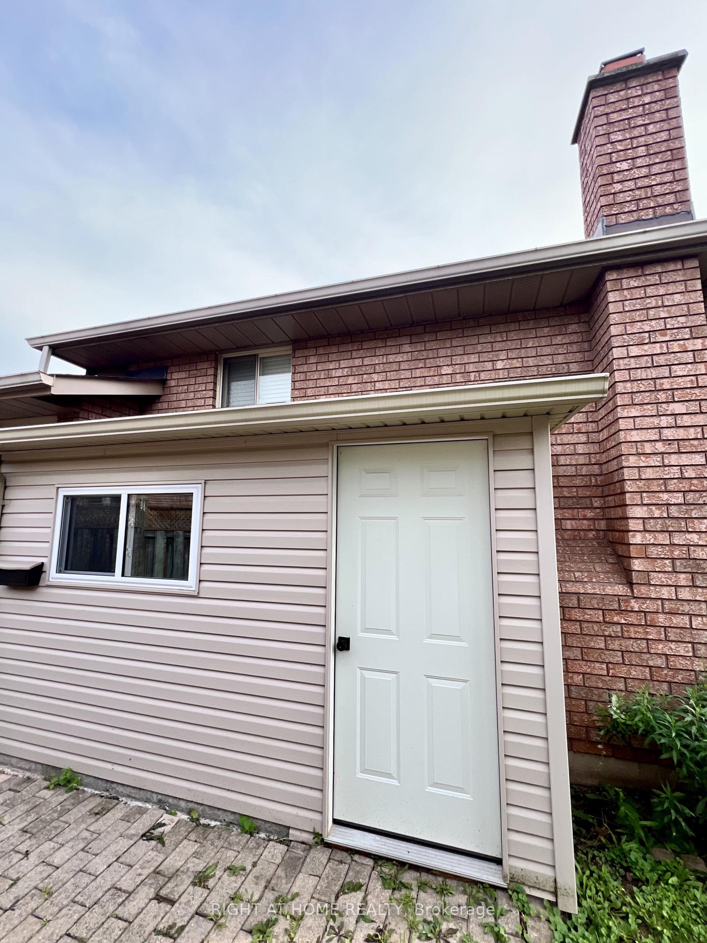 Photo 2 of 84 Juniper Drive, Hamilton, Stoney Creek — HOMEH
