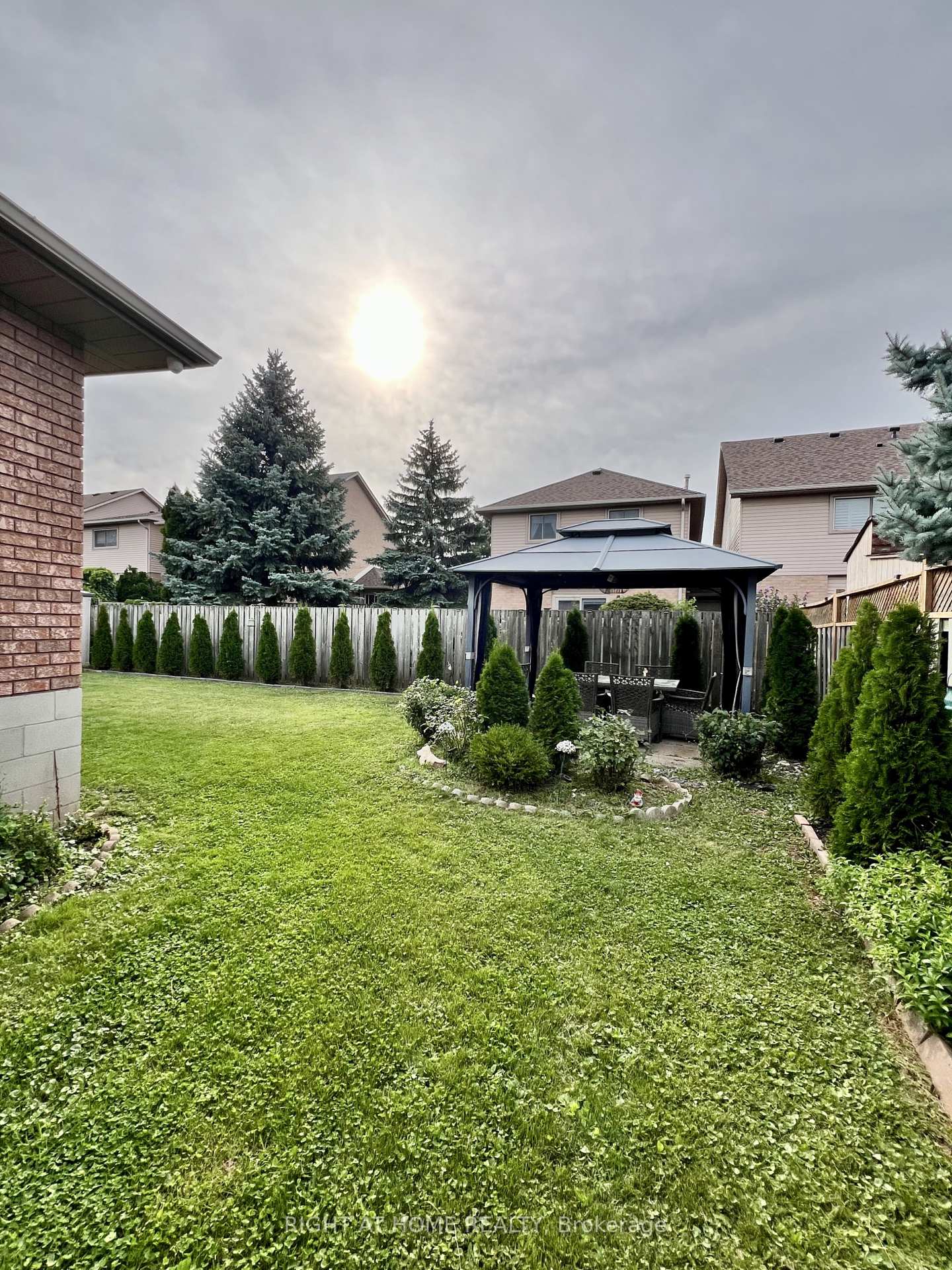 Photo 13 of 84 Juniper Drive, Hamilton, Stoney Creek — HOMEH