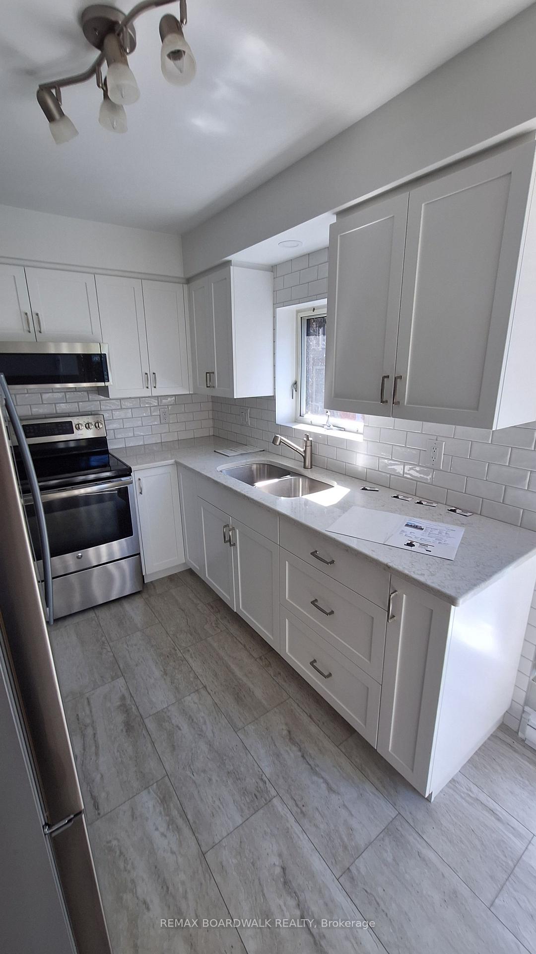 Photo 5 of Unit 206, 330 Centrum Boulevard, Ottawa, Bilberry Creek/Queenswood Heights — HOMEH
