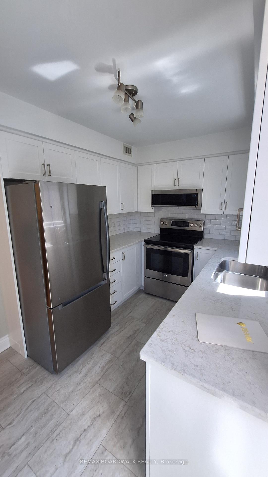 Photo 6 of Unit 206, 330 Centrum Boulevard, Ottawa, Bilberry Creek/Queenswood Heights — HOMEH