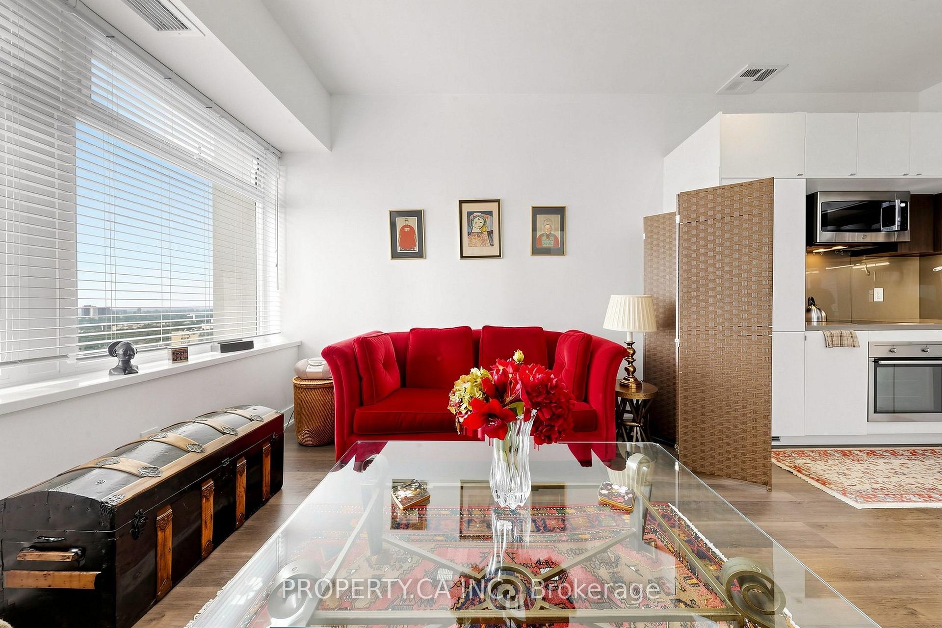 Photo 3 of Unit 1508, 111 St Clair Avenue W, Toronto, Yonge-St. Clair — HOMEH