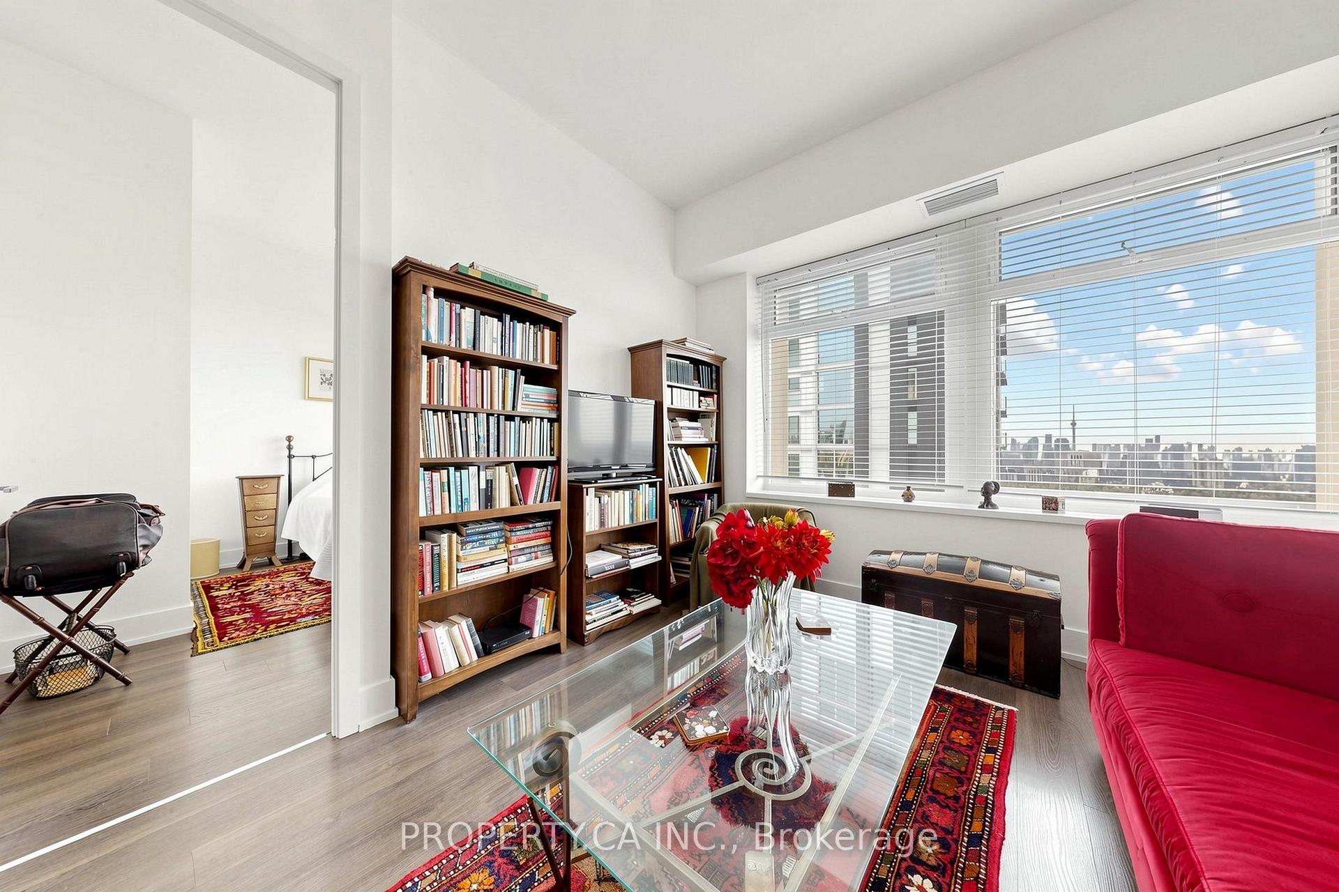 Photo 4 of Unit 1508, 111 St Clair Avenue W, Toronto, Yonge-St. Clair — HOMEH