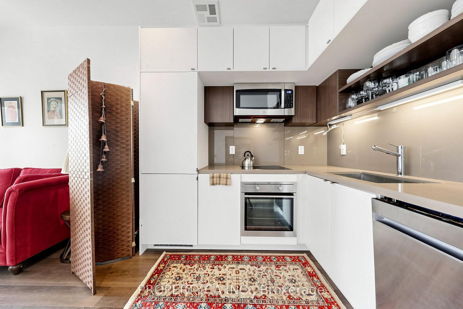 Photo 6 of Unit 1508, 111 St Clair Avenue W, Toronto, Yonge-St. Clair — HOMEH