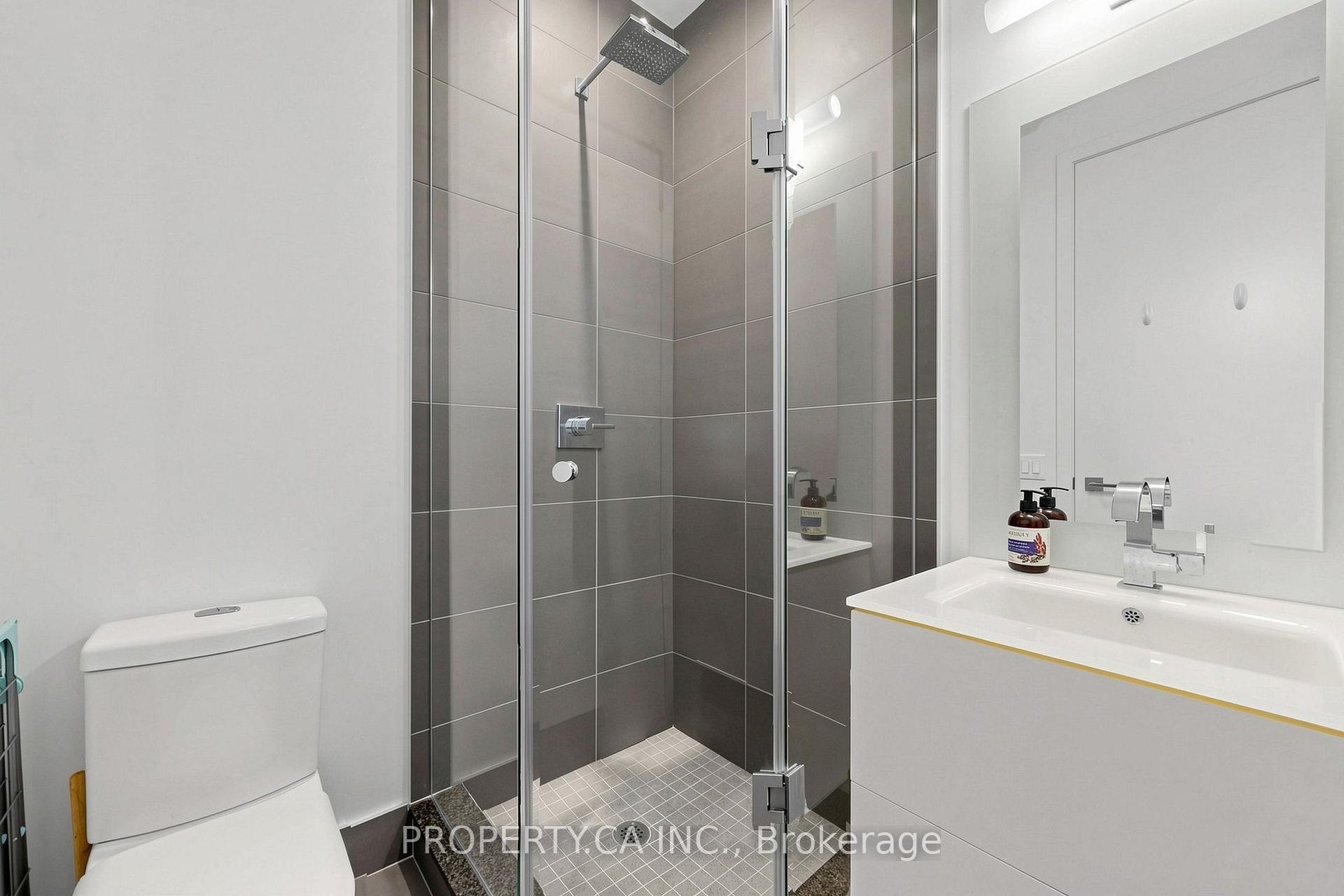 Photo 10 of Unit 1508, 111 St Clair Avenue W, Toronto, Yonge-St. Clair — HOMEH