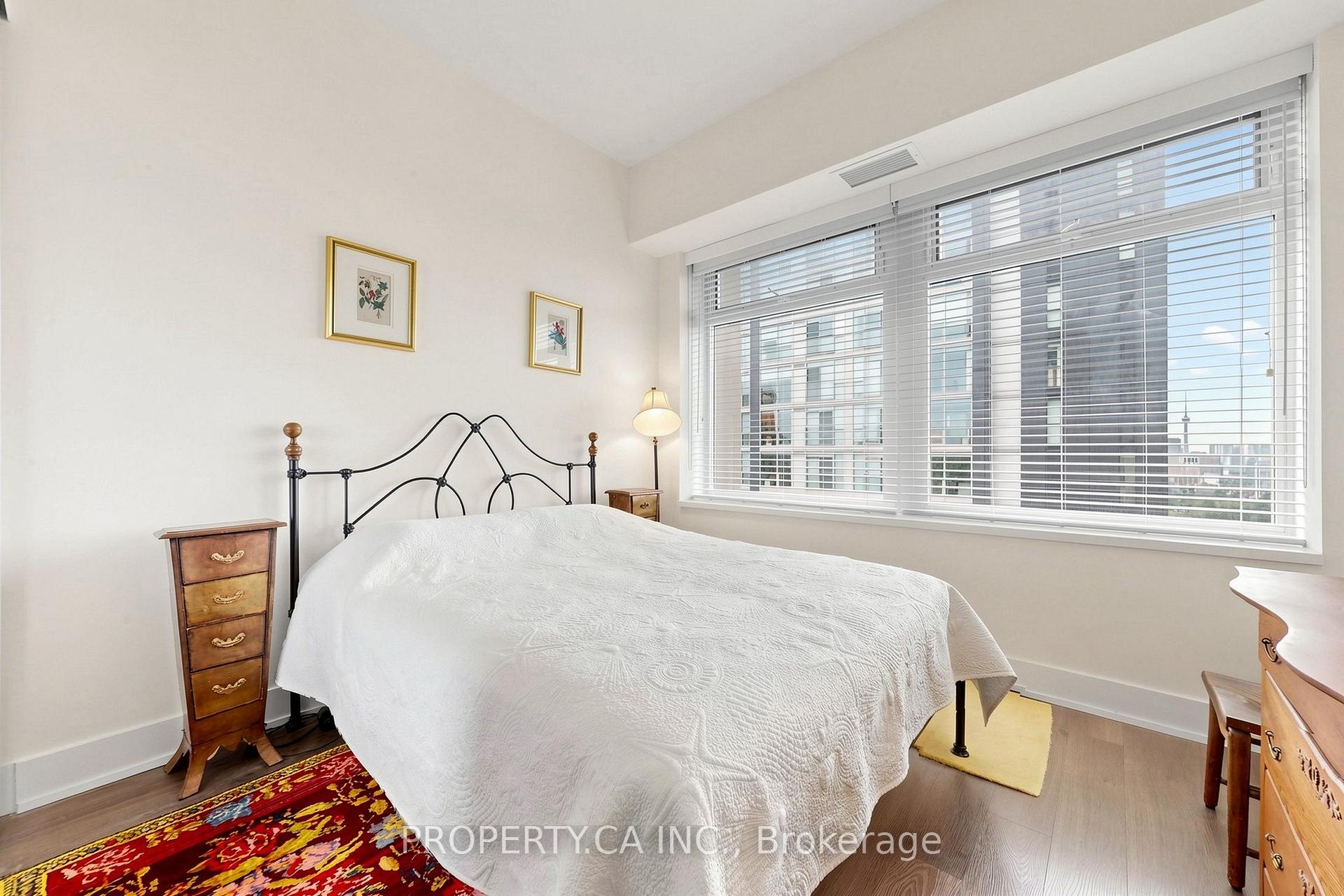 Photo 11 of Unit 1508, 111 St Clair Avenue W, Toronto, Yonge-St. Clair — HOMEH