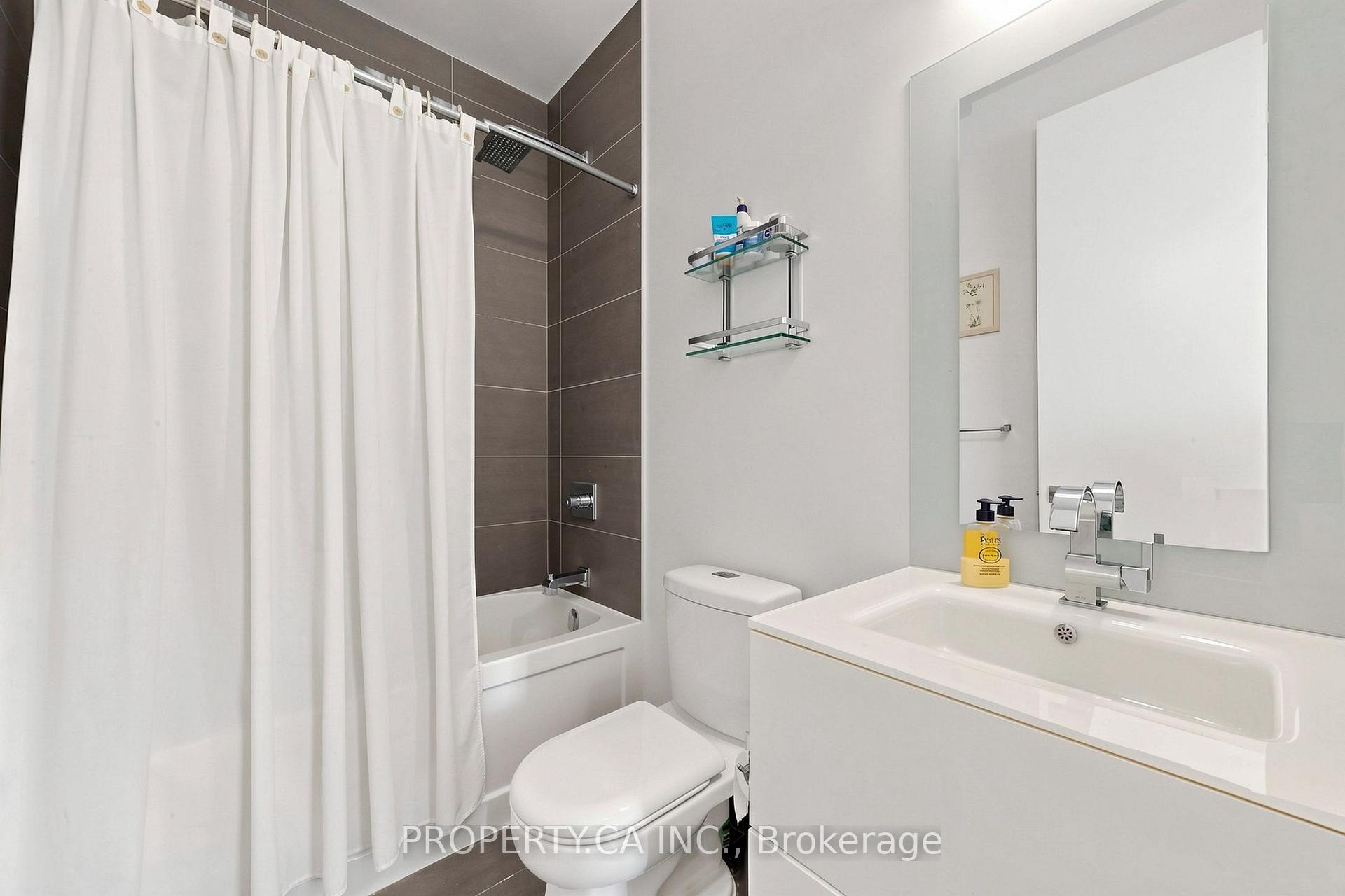 Photo 13 of Unit 1508, 111 St Clair Avenue W, Toronto, Yonge-St. Clair — HOMEH