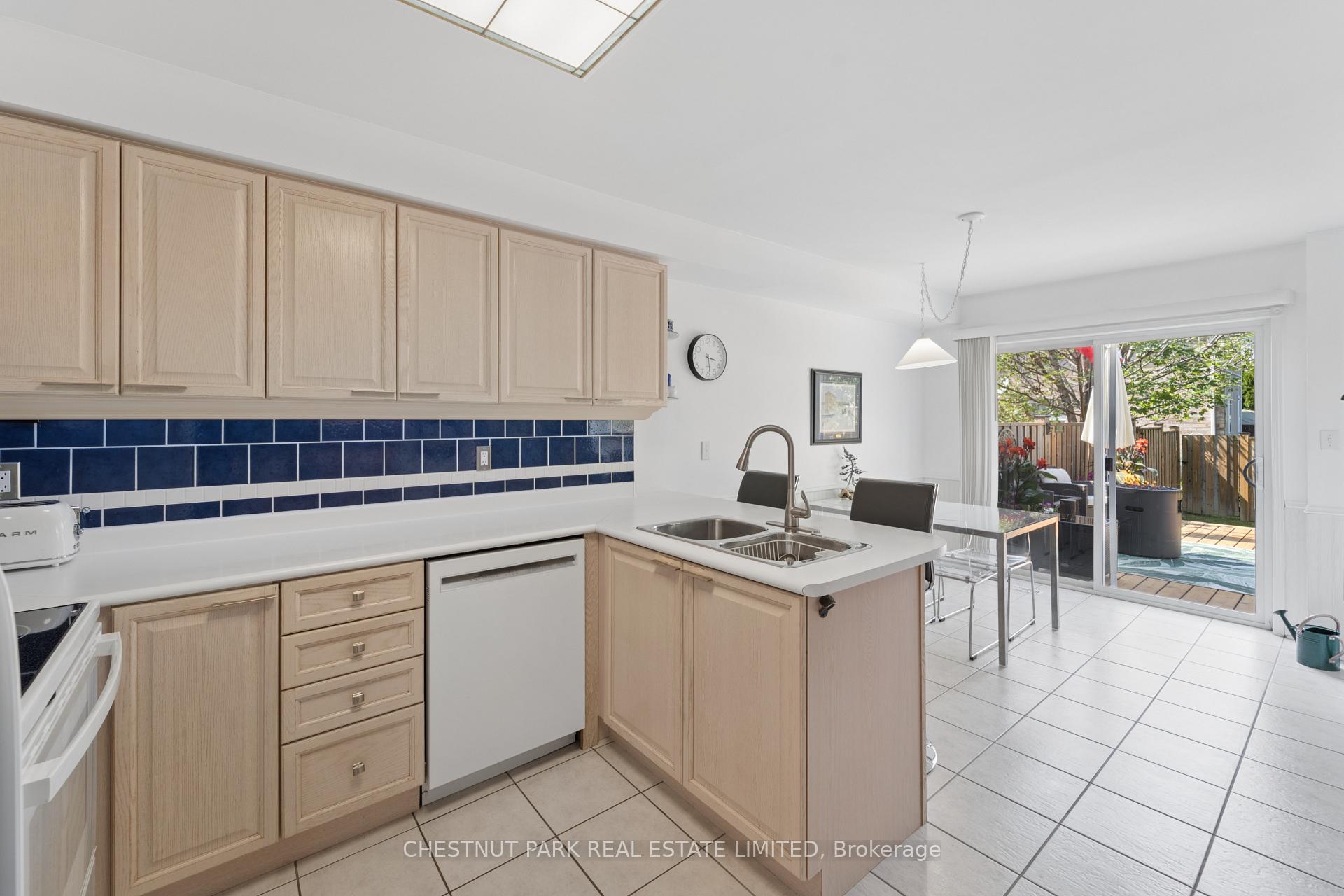 Photo 7 of 52 Bexley Crescent, Whitby, Brooklin — HOMEH