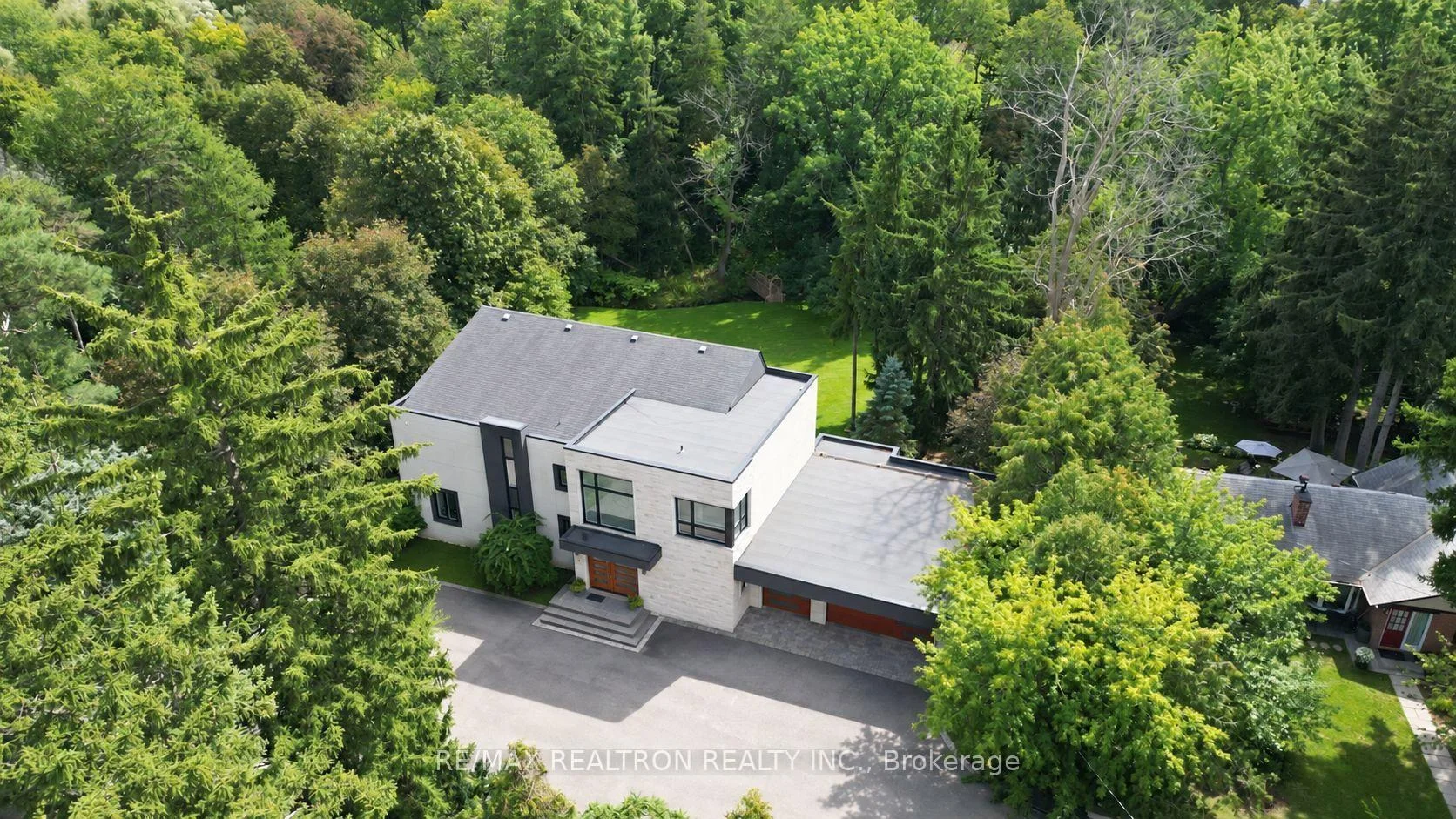 Photo 2 of 7 Albion Close, Markham, Thornhill — HOMEH