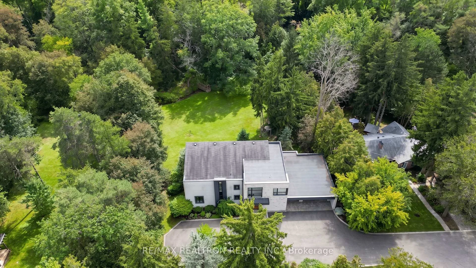 Photo 3 of 7 Albion Close, Markham, Thornhill — HOMEH