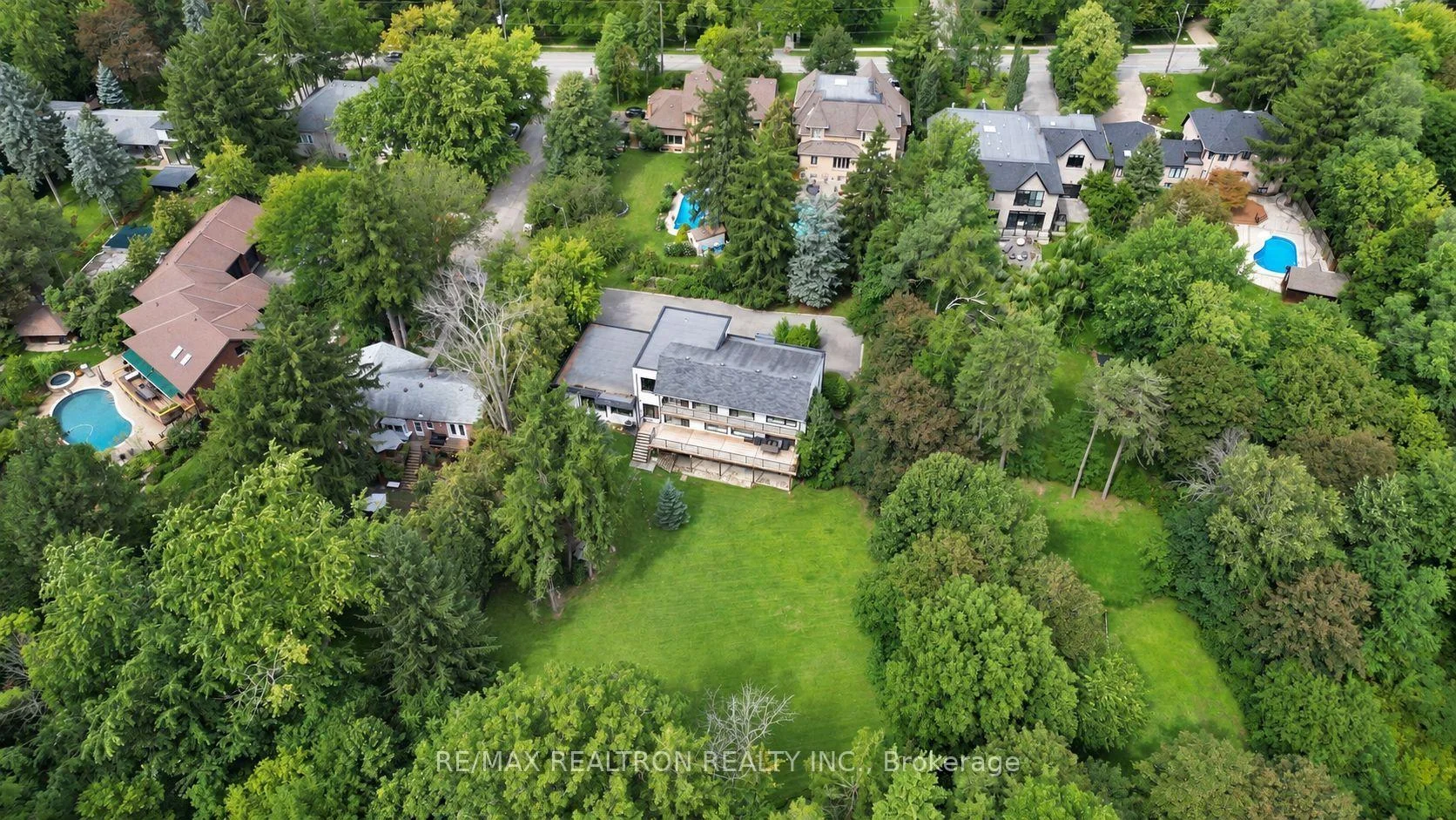 Photo 4 of 7 Albion Close, Markham, Thornhill — HOMEH