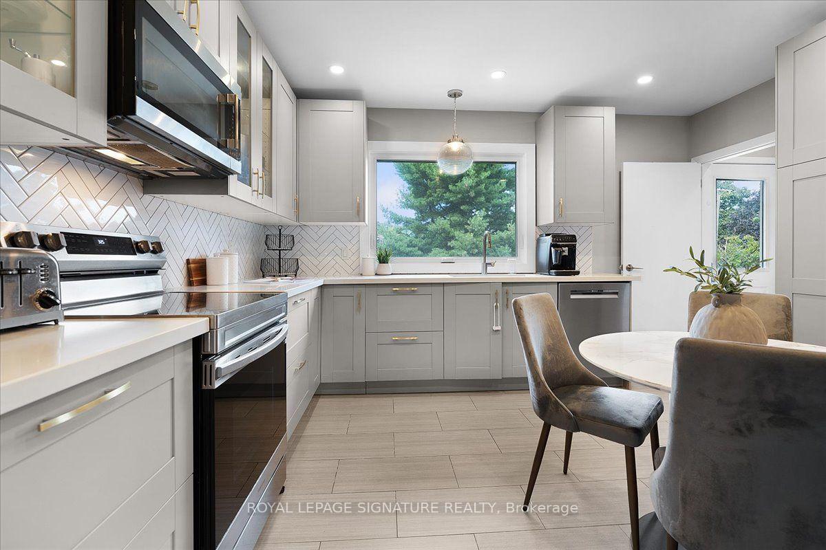 Photo 2 of 1 Westcroft Drive, Scarborough, West Hill — HOMEH