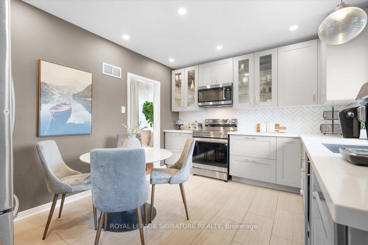 Photo 4 of 1 Westcroft Drive, Scarborough, West Hill — HOMEH