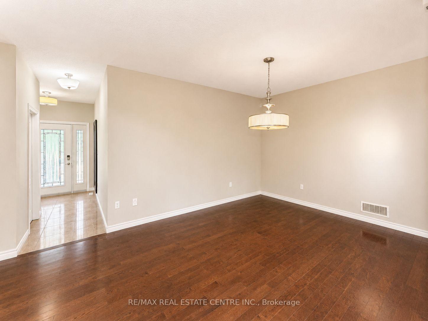 Photo 10 of 1029 Moy Crescent, London, North E — HOMEH