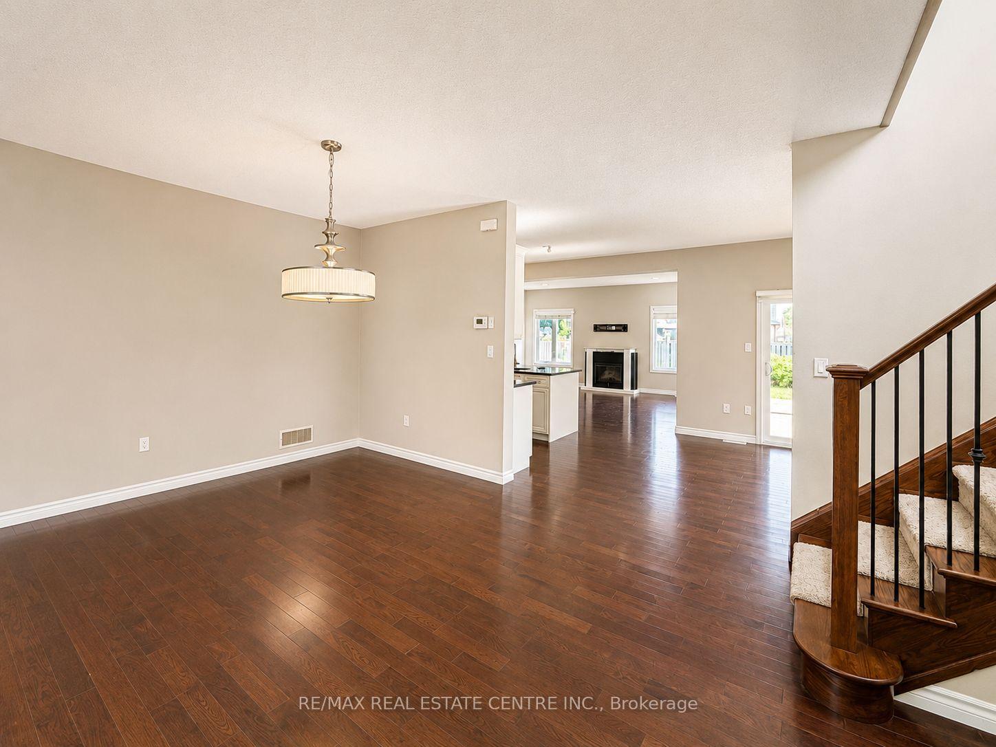 Photo 11 of 1029 Moy Crescent, London, North E — HOMEH