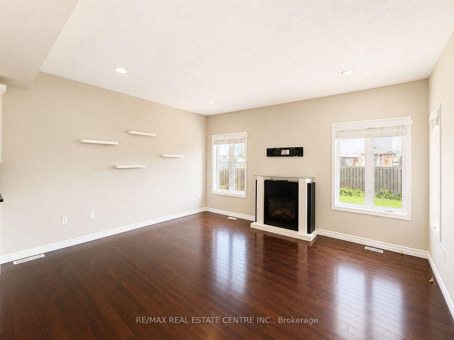 Photo 15 of 1029 Moy Crescent, London, North E — HOMEH