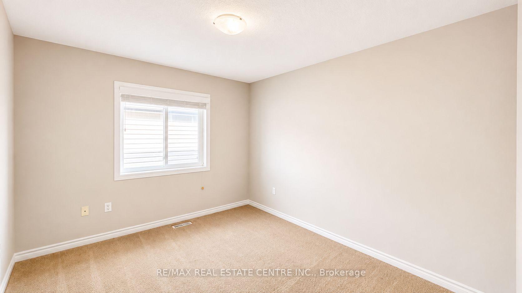 Photo 32 of 1029 Moy Crescent, London, North E — HOMEH