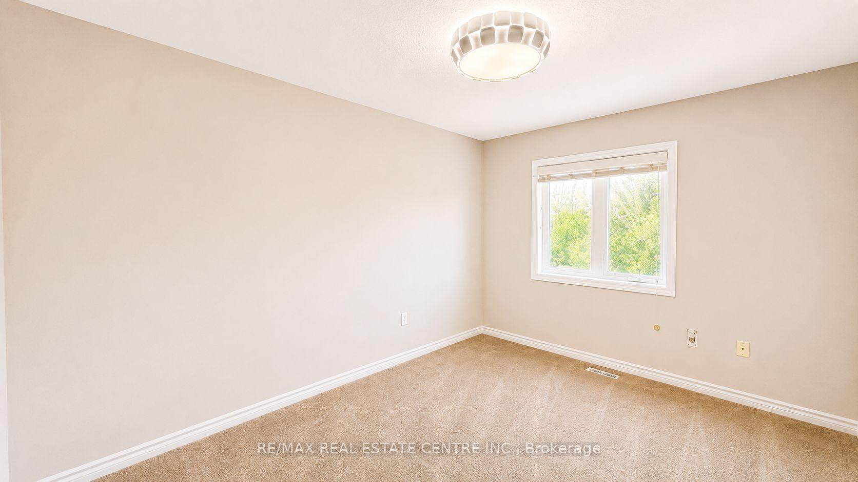 Photo 37 of 1029 Moy Crescent, London, North E — HOMEH