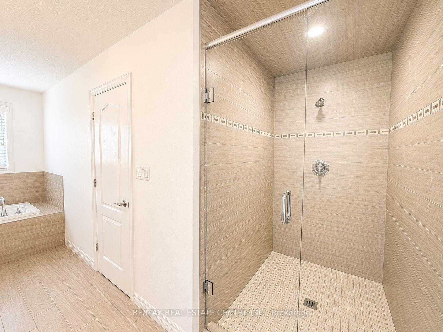 Photo 42 of 1029 Moy Crescent, London, North E — HOMEH