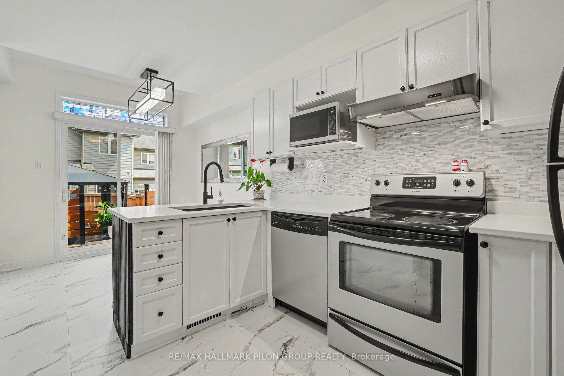 Photo 9 of 244 Rolling Meadow Crescent, Ottawa, Mer Bleue/Bradley Estates/Anderson Park — HOMEH