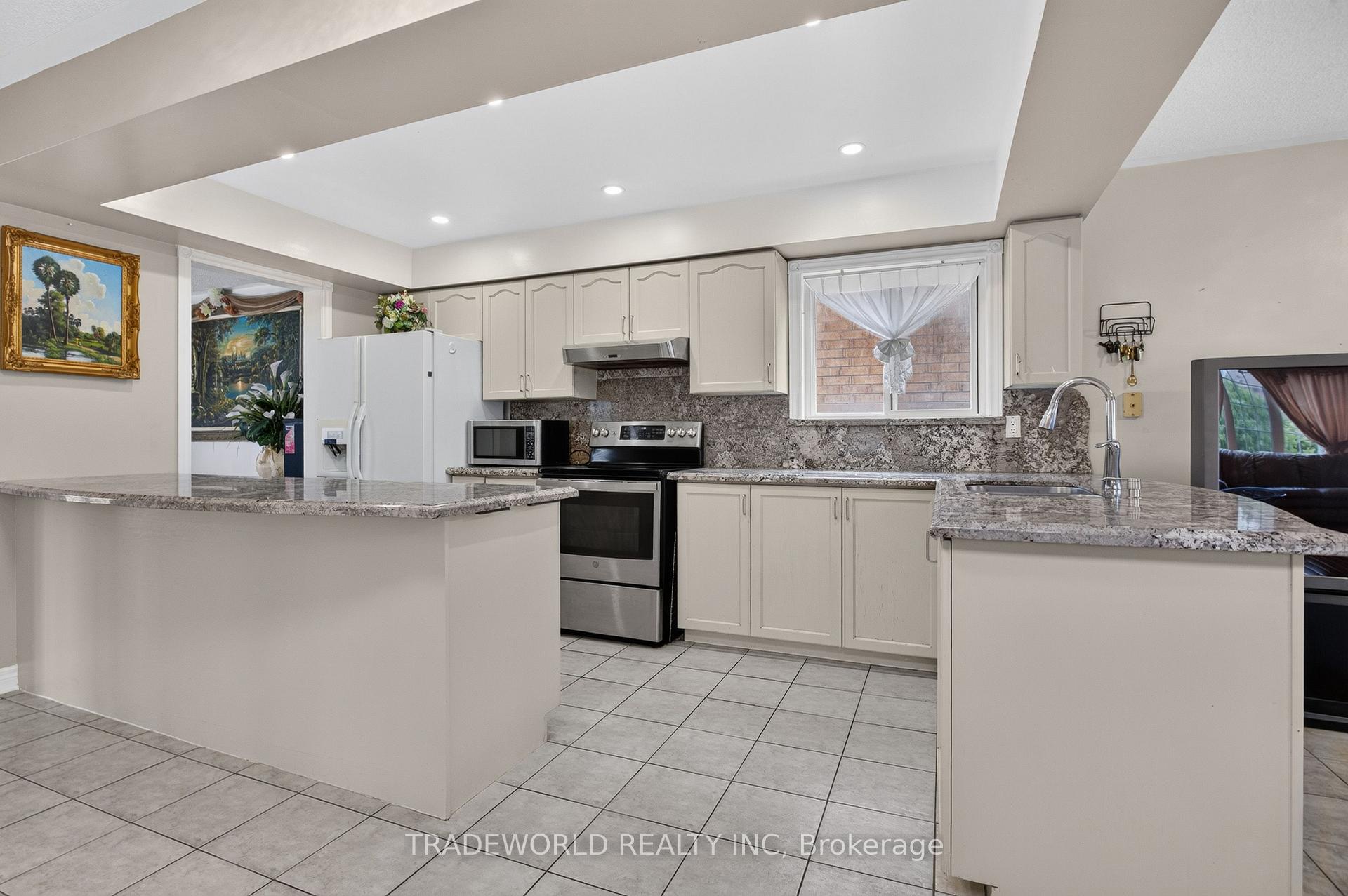Photo 6 of 68 Grand Valley Boulevard, Vaughan, Vellore Village — HOMEH