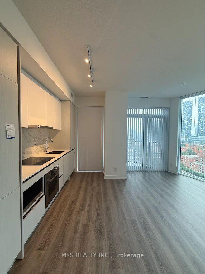Photo 3 of Unit 2010, 180 Front Street E, Toronto, Moss Park — HOMEH