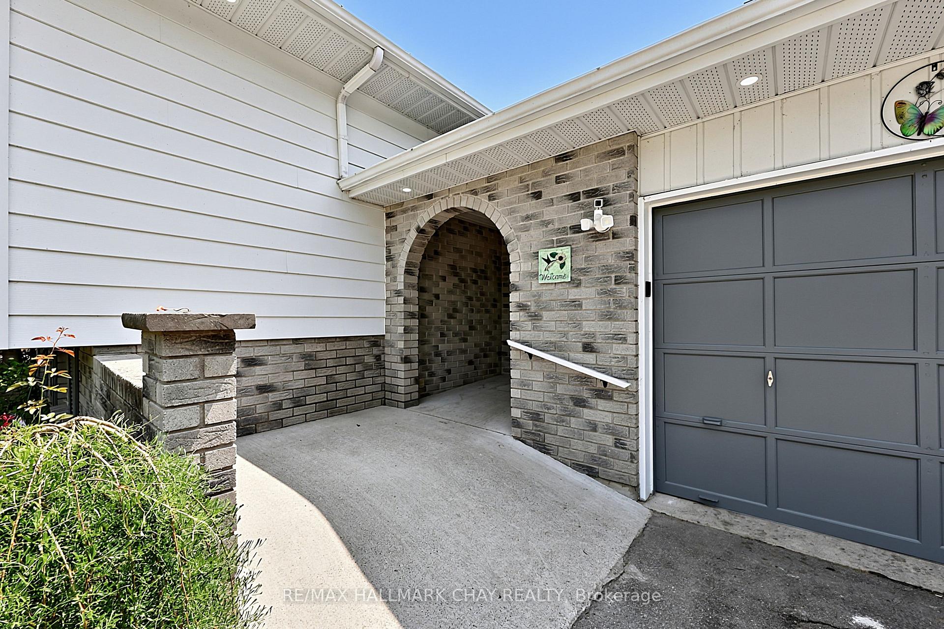 Photo 4 of 631 Lockhart Road, Innisfil, Rural Innisfil — HOMEH
