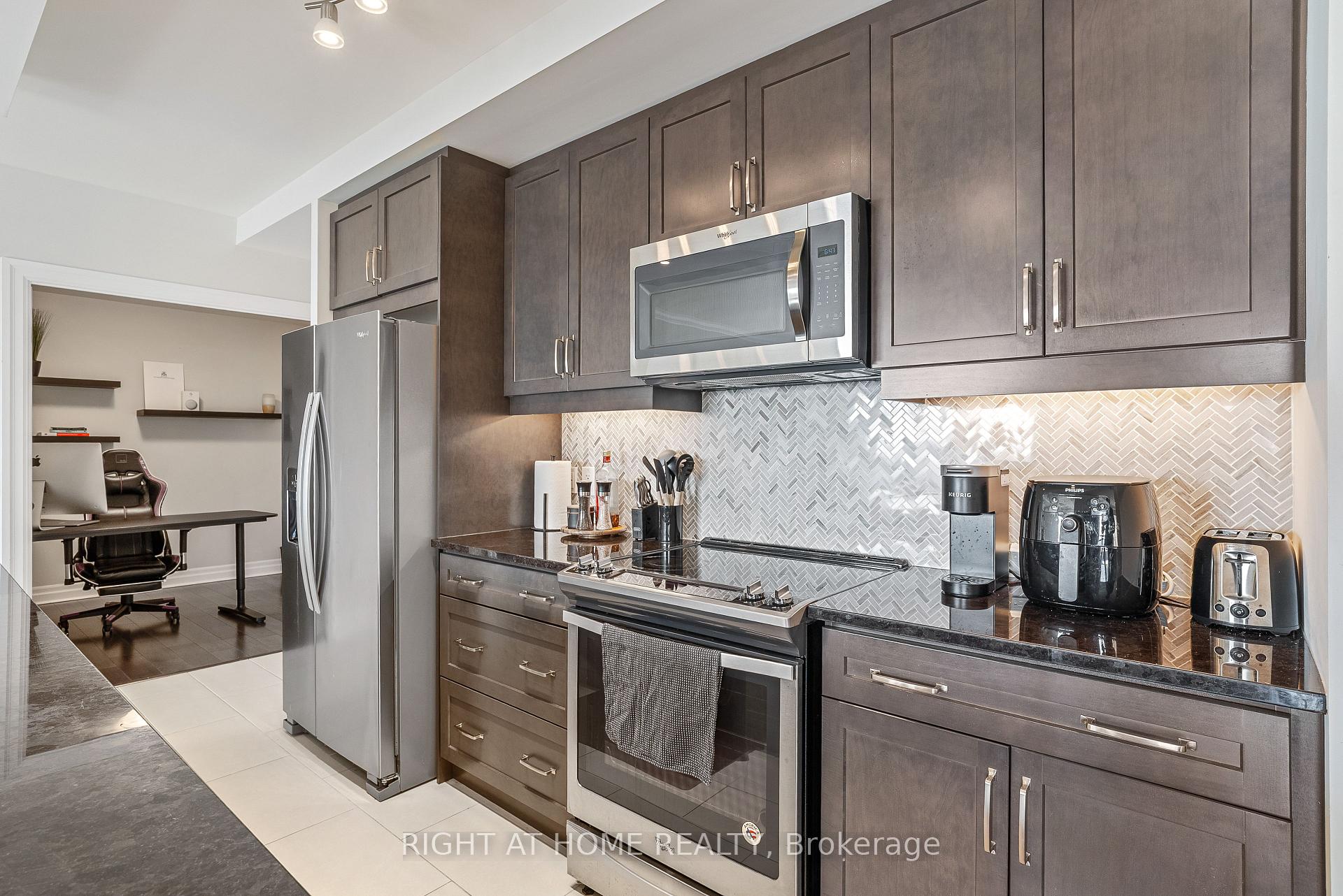 Photo 11 of Unit 1709, 505 Talbot Street, London, East F — HOMEH
