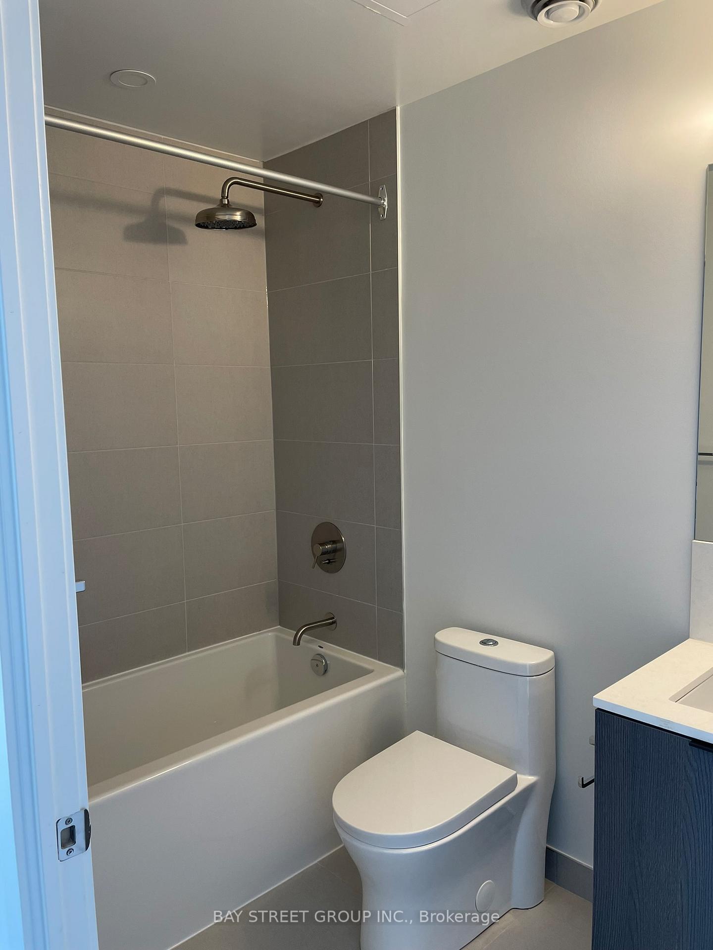 Photo 4 of Unit 5010, 55 Mercer Street, Toronto, Waterfront Communities — HOMEH