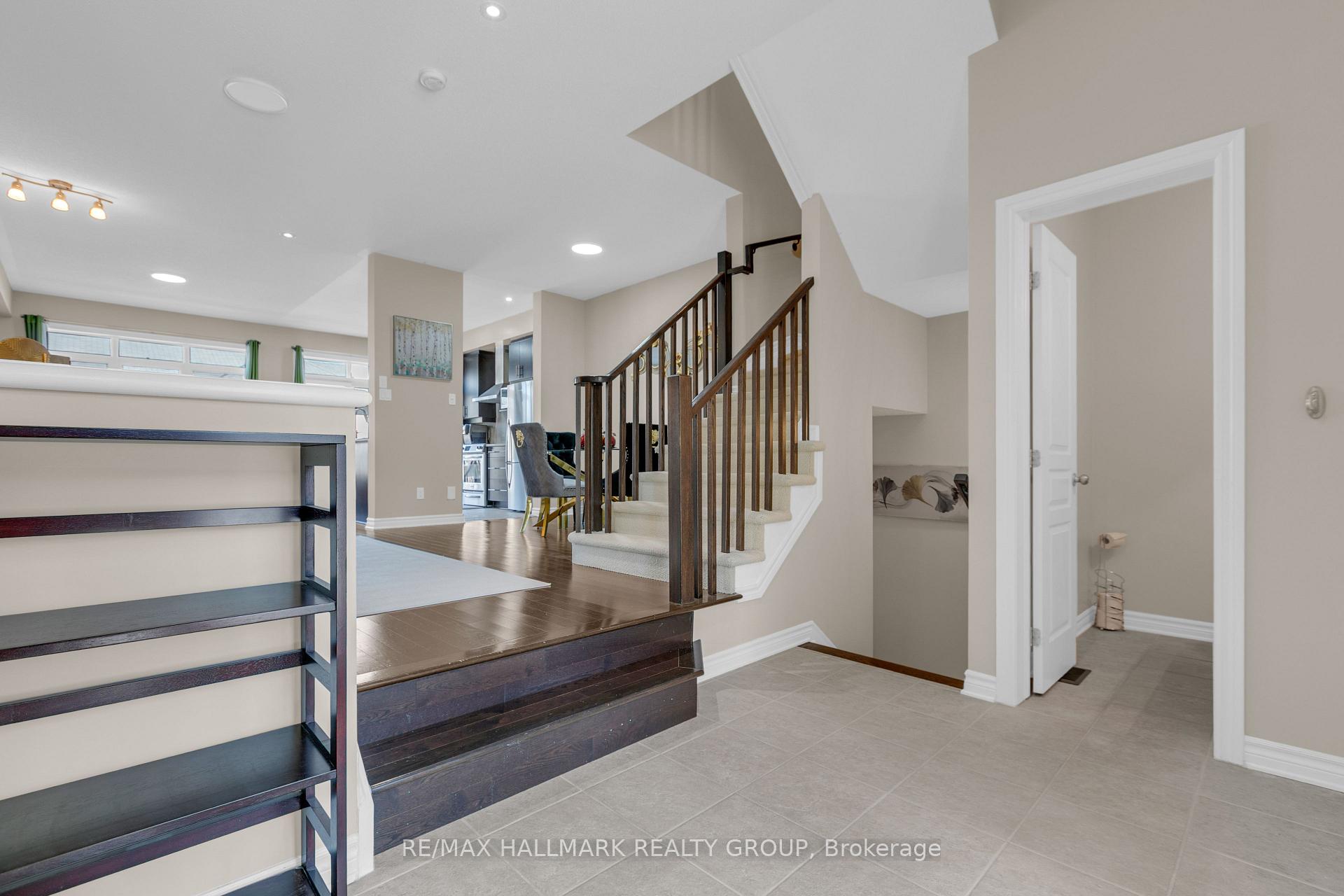 Photo 2 of 1125 Tischart Crescent, Ottawa, Kanata - Kanata Lakes/Heritage Hills — HOMEH