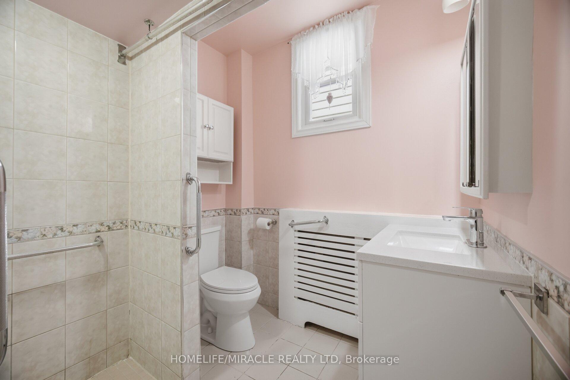 Photo 17 of 25 Hope Avenue, Hamilton, Crown Point — HOMEH