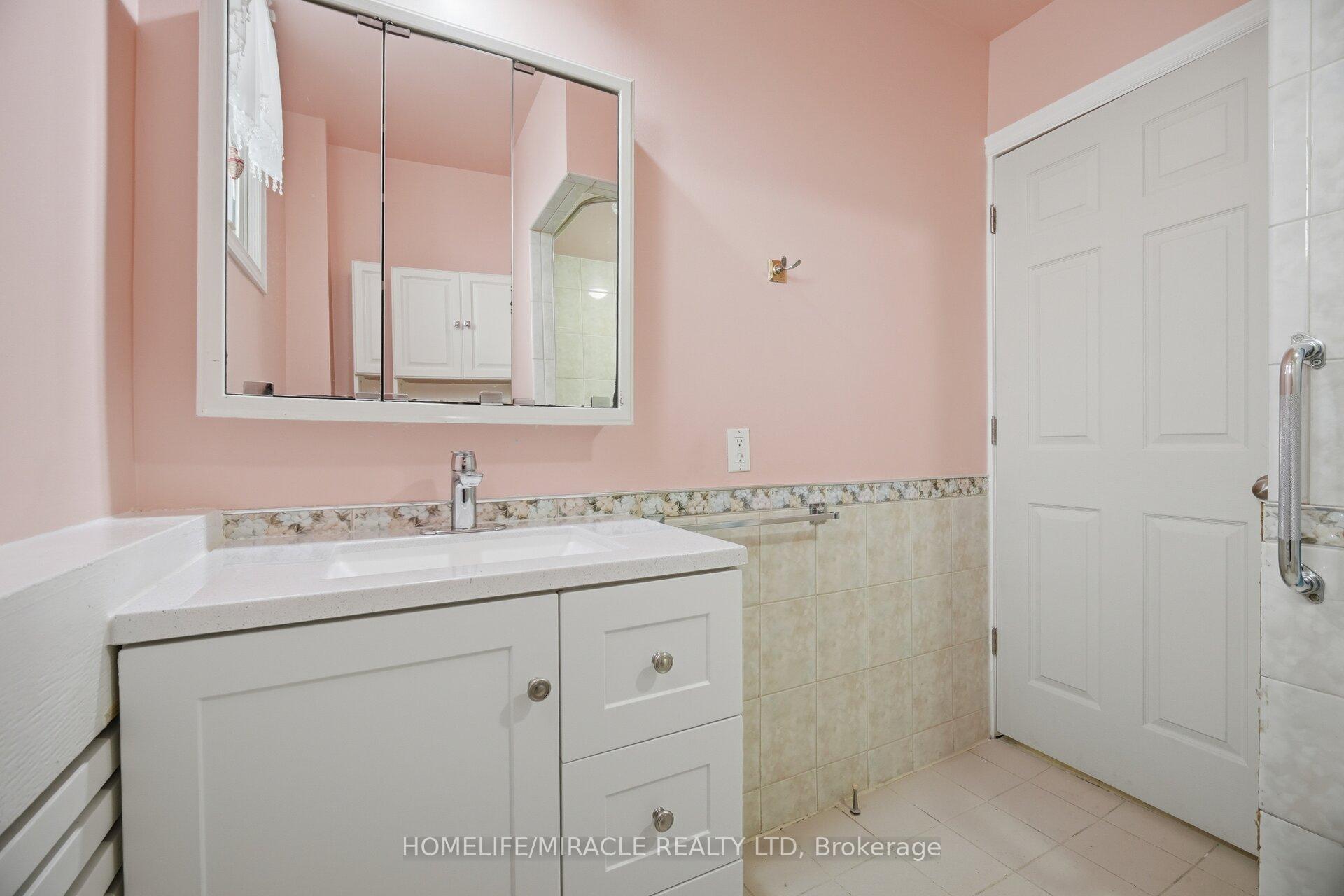Photo 18 of 25 Hope Avenue, Hamilton, Crown Point — HOMEH