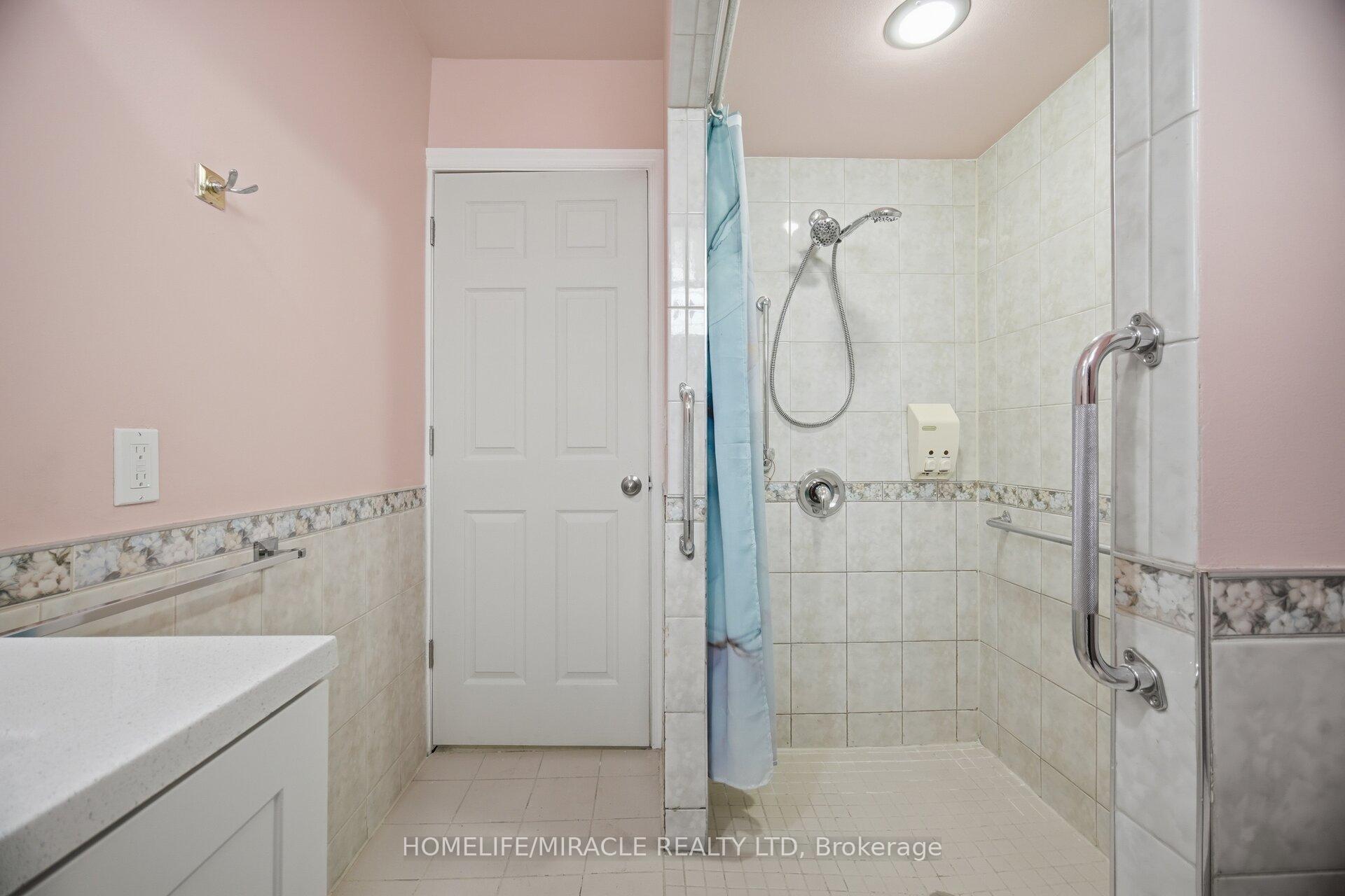 Photo 19 of 25 Hope Avenue, Hamilton, Crown Point — HOMEH