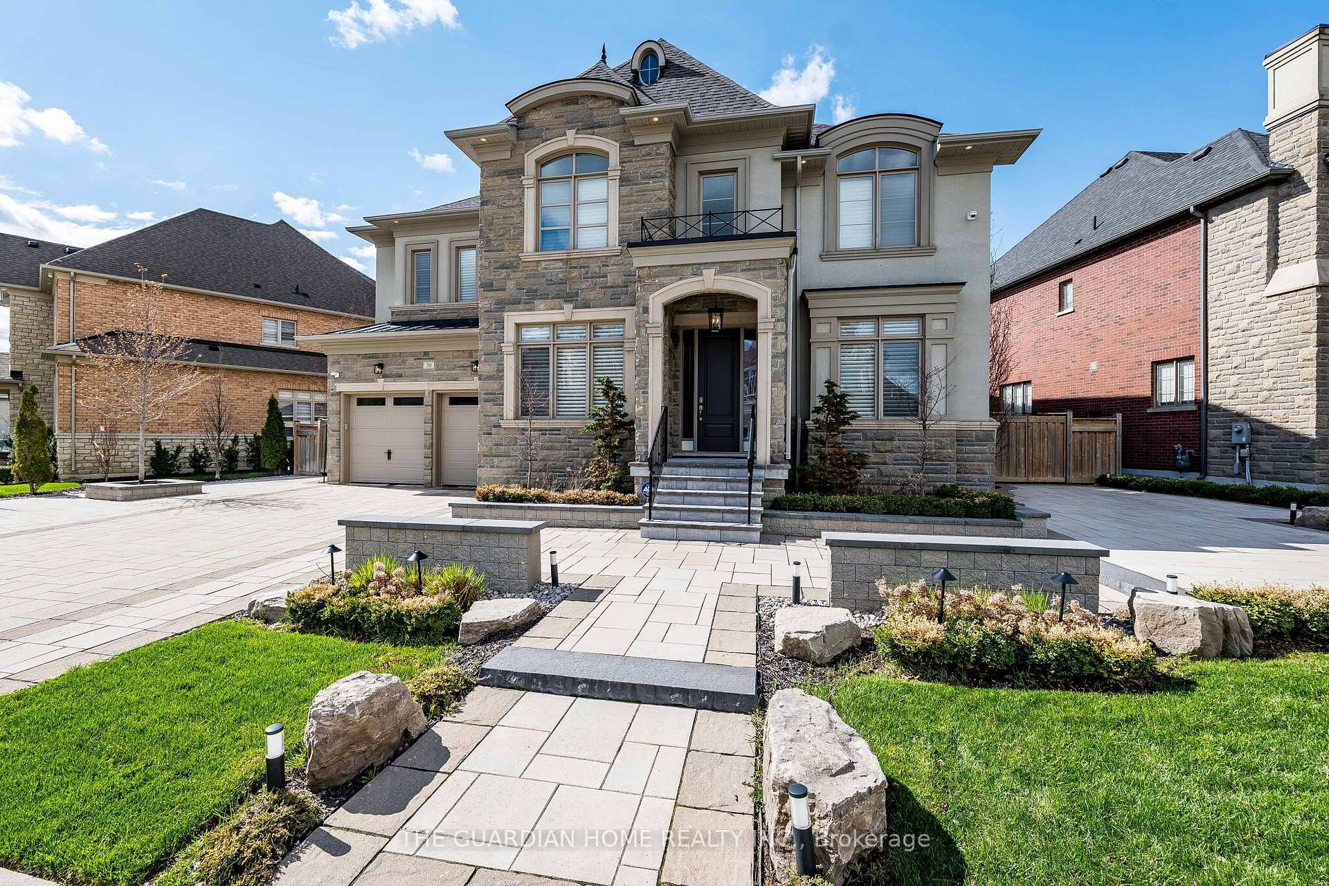 Photo 2 of 30 Tiburon Trail, Vaughan, Kleinburg — HOMEH