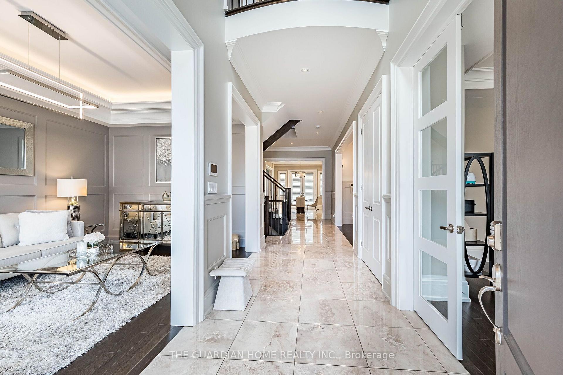 Photo 3 of 30 Tiburon Trail, Vaughan, Kleinburg — HOMEH