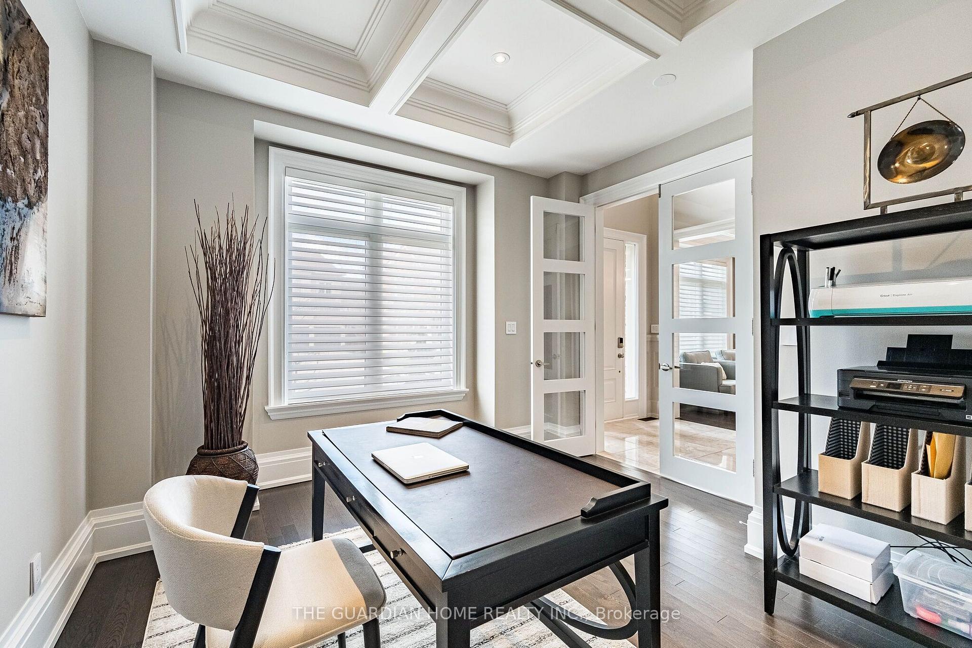 Photo 4 of 30 Tiburon Trail, Vaughan, Kleinburg — HOMEH