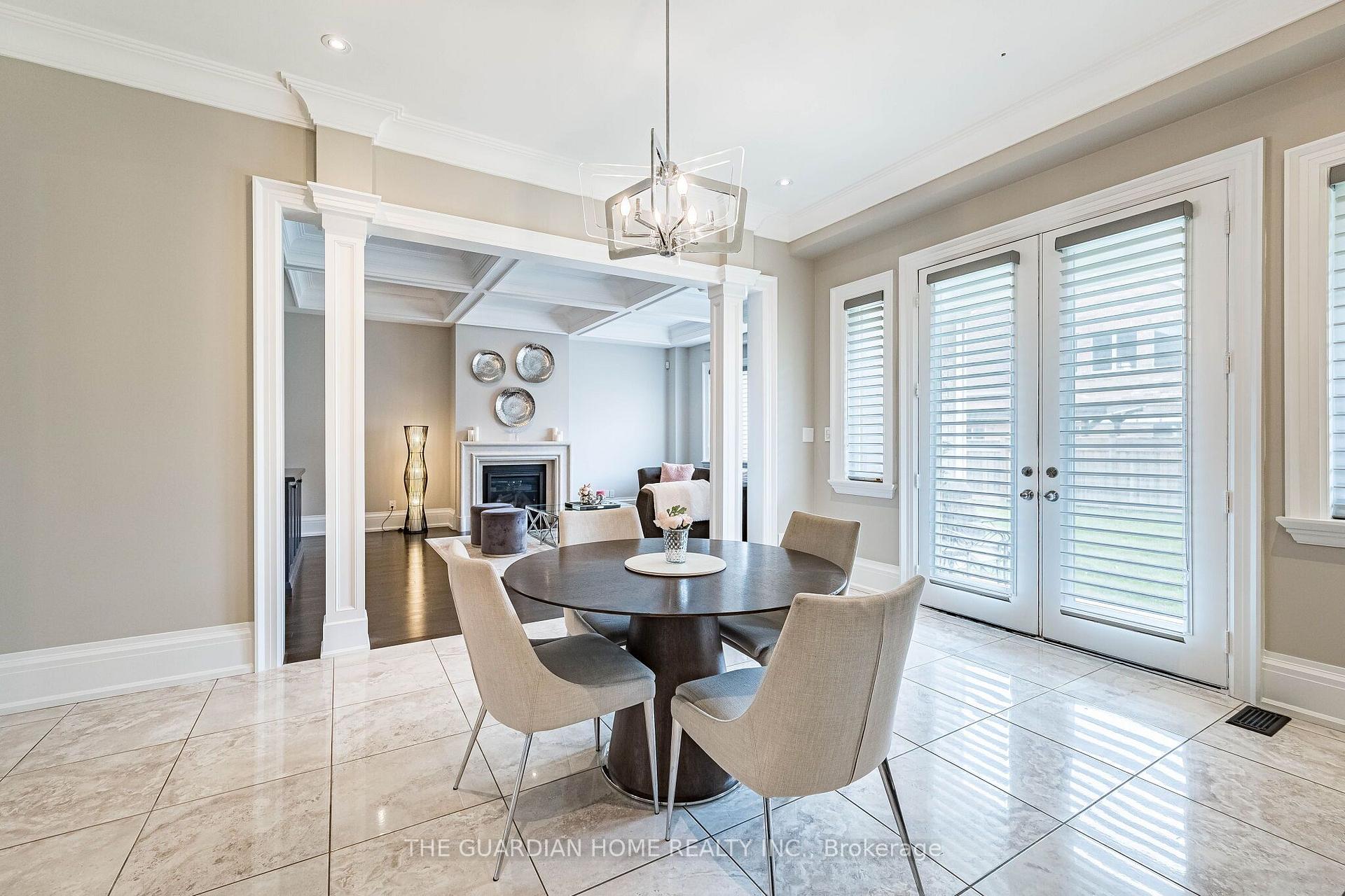 Photo 8 of 30 Tiburon Trail, Vaughan, Kleinburg — HOMEH