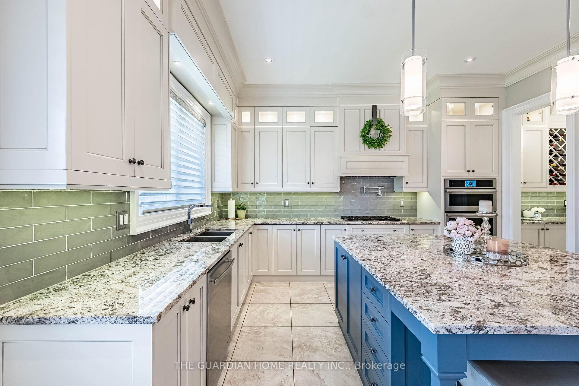 Photo 10 of 30 Tiburon Trail, Vaughan, Kleinburg — HOMEH