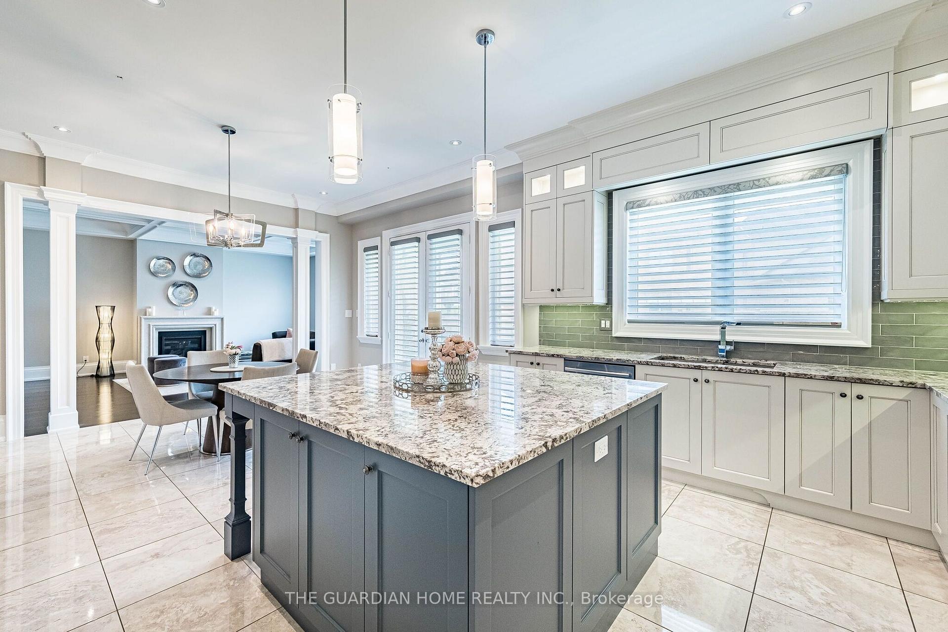 Photo 11 of 30 Tiburon Trail, Vaughan, Kleinburg — HOMEH