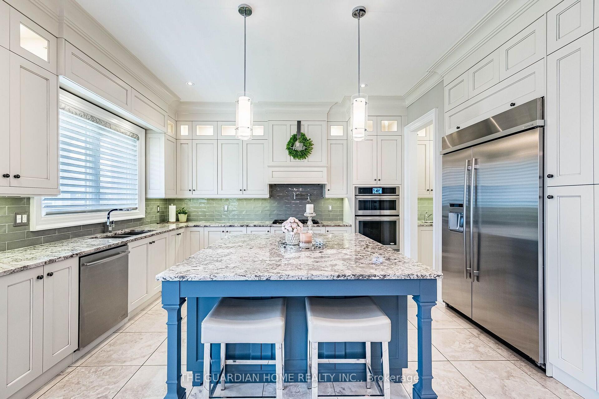 Photo 12 of 30 Tiburon Trail, Vaughan, Kleinburg — HOMEH