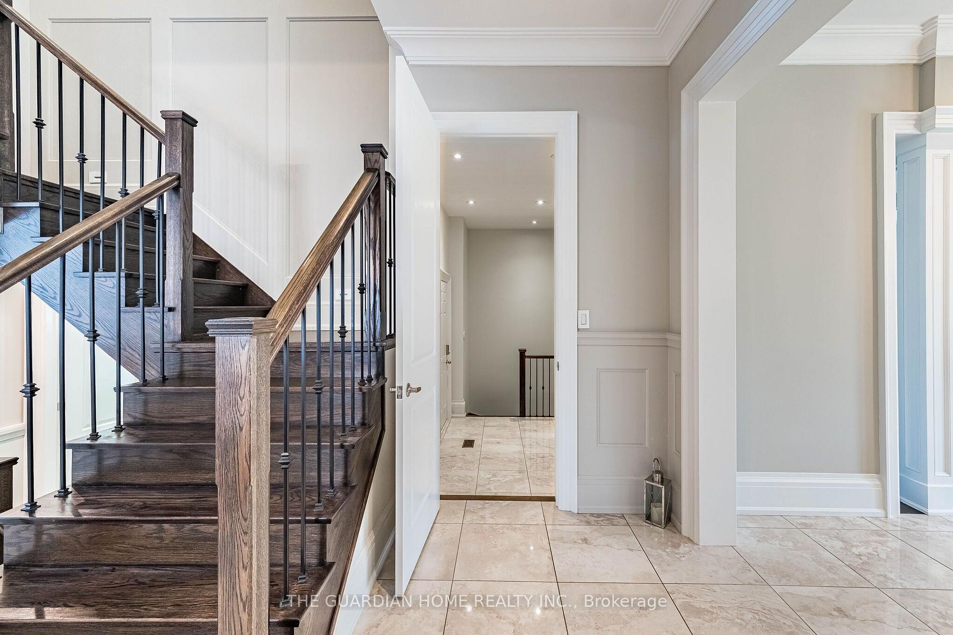Photo 15 of 30 Tiburon Trail, Vaughan, Kleinburg — HOMEH