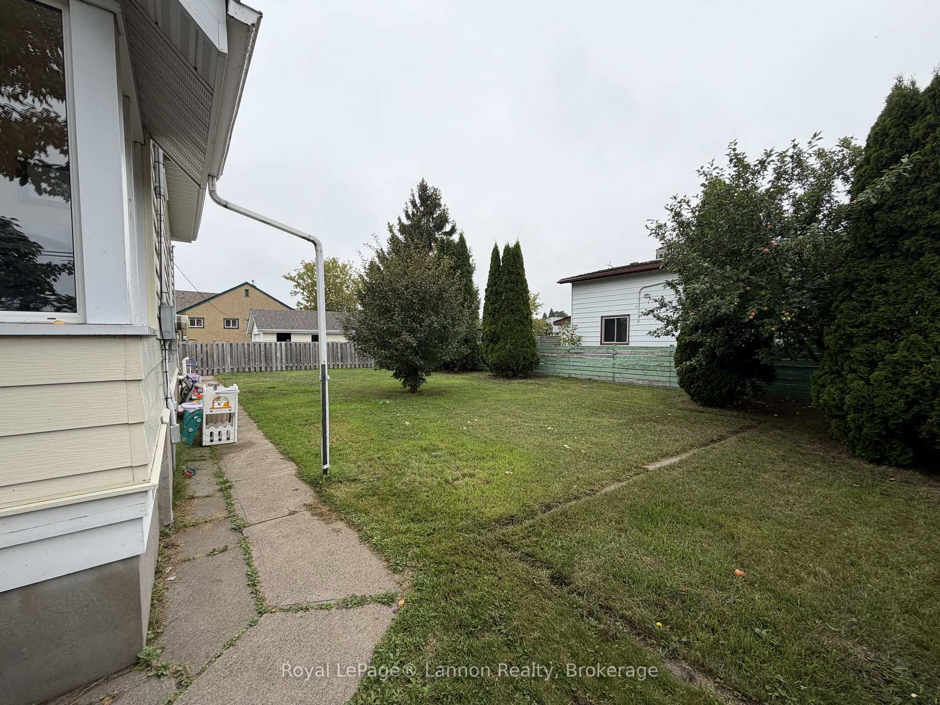 Photo 37 of 279 Dewe Avenue, Thunder Bay, Current River — HOMEH