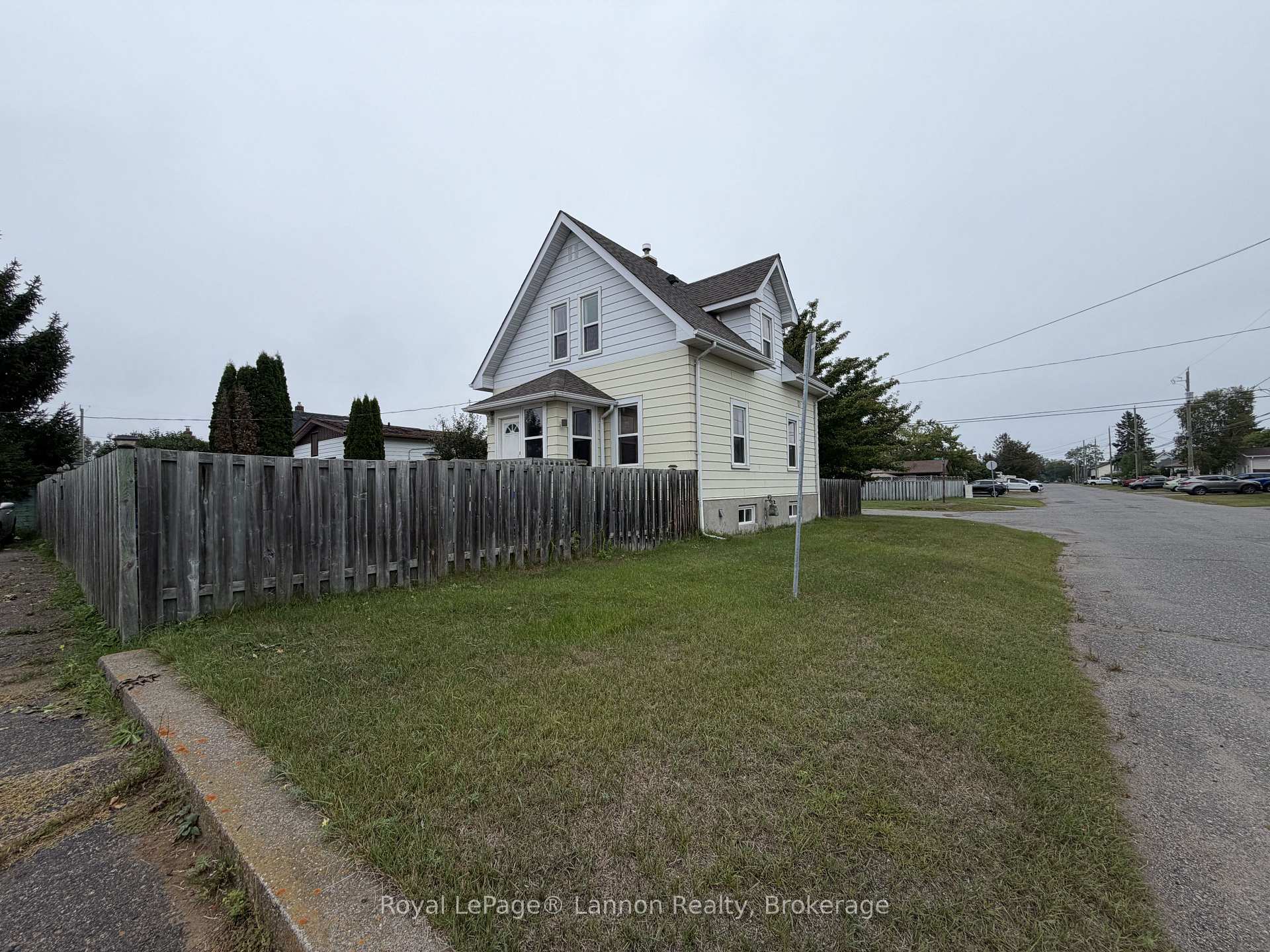 Photo 39 of 279 Dewe Avenue, Thunder Bay, Current River — HOMEH