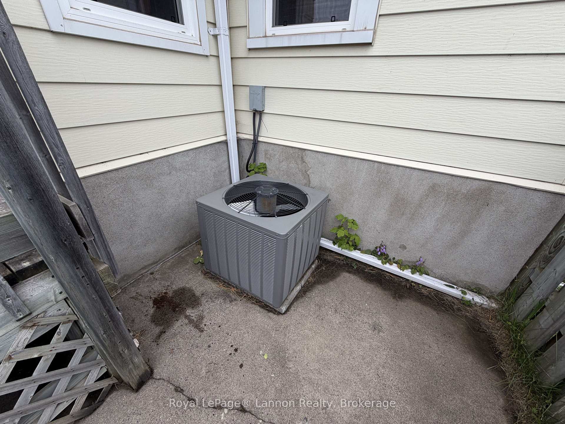 Photo 40 of 279 Dewe Avenue, Thunder Bay, Current River — HOMEH