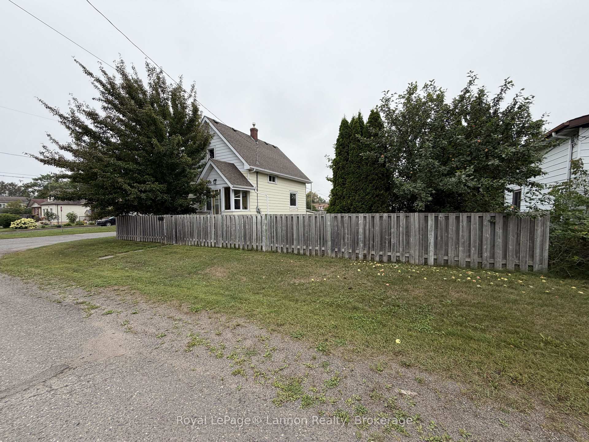 Photo 42 of 279 Dewe Avenue, Thunder Bay, Current River — HOMEH