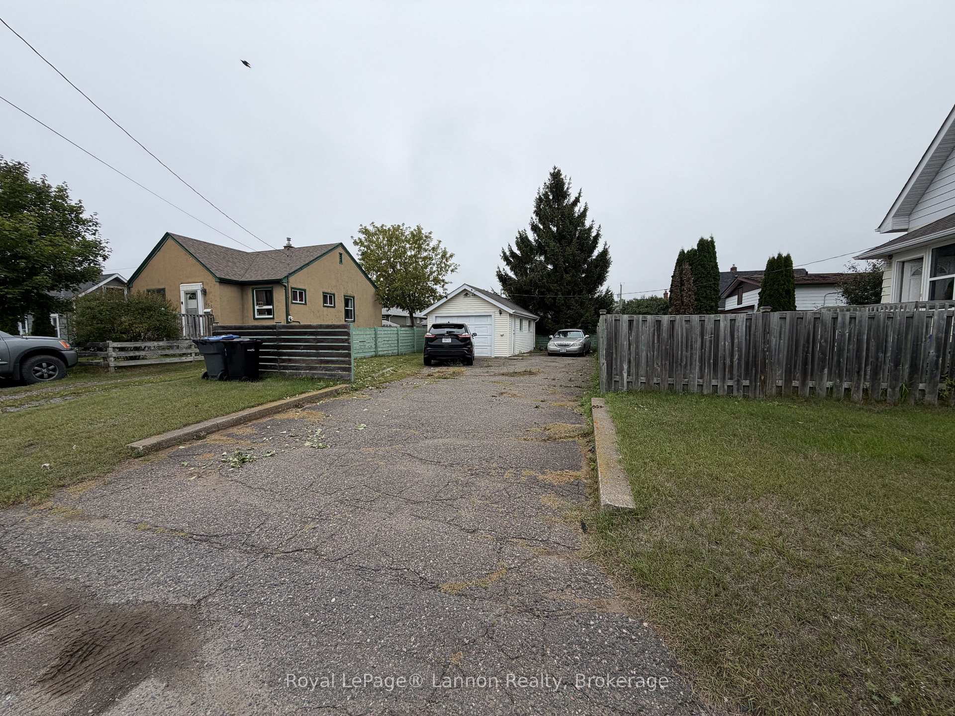 Photo 43 of 279 Dewe Avenue, Thunder Bay, Current River — HOMEH