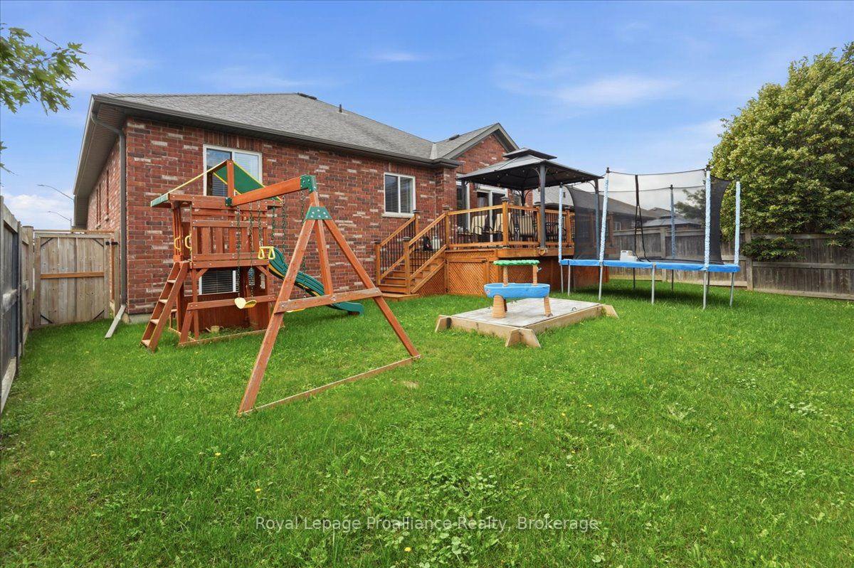 Photo 3 of 54 Cavendish Drive, Belleville, Thurlow Ward — HOMEH