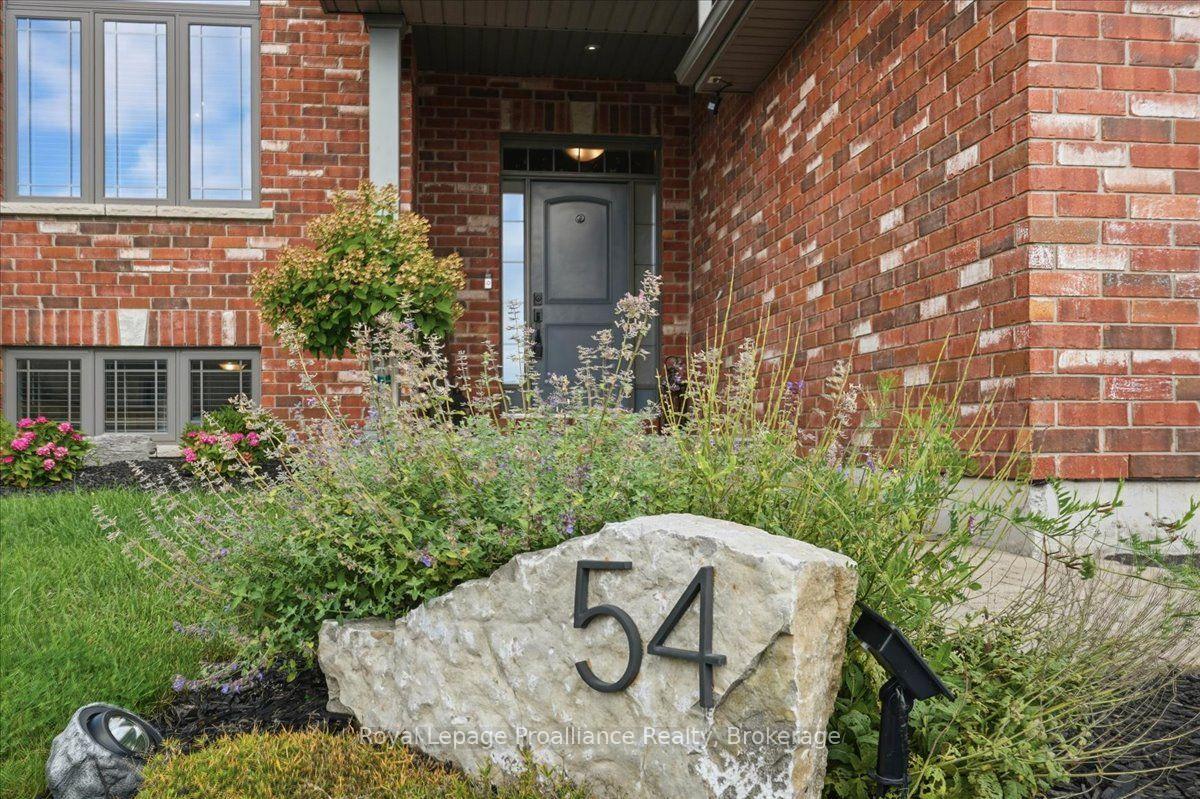 Photo 4 of 54 Cavendish Drive, Belleville, Thurlow Ward — HOMEH