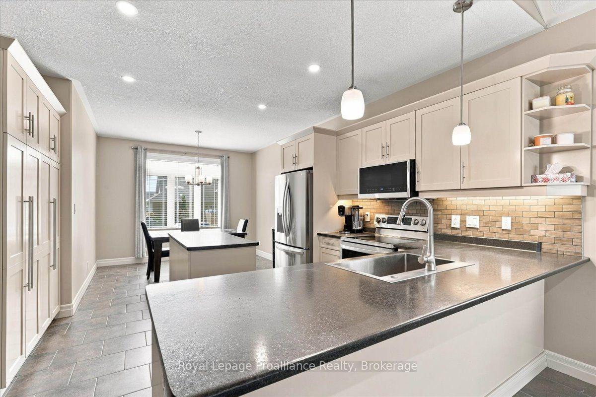 Photo 8 of 54 Cavendish Drive, Belleville, Thurlow Ward — HOMEH